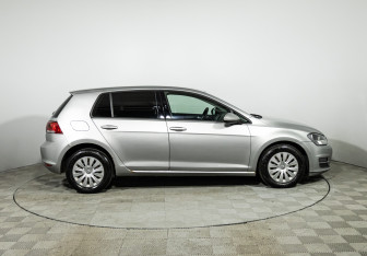 Подержанный автомобиль Volkswagen Golf Hatchback 2014 года (4 фото)