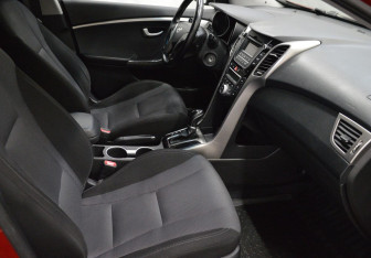 Подержанный автомобиль Hyundai i30 Hatchback 2015 года (11 фото)