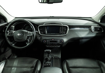 Подержанный автомобиль Kia Sorento 2018 года (13 фото)