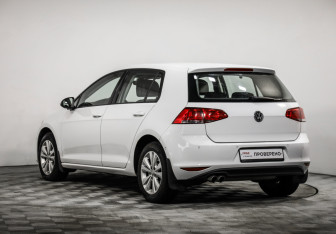 Подержанный автомобиль Volkswagen Golf Hatchback 2013 года (7 фото)