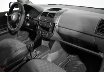 Подержанный автомобиль Volkswagen Polo Hatchback 2002 года (13 фото)