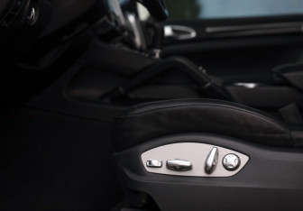 Подержанный автомобиль Porsche Cayenne 2017 года (27 фото)