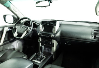 Подержанный автомобиль Toyota Land Cruiser Prado 2013 года (9 фото)