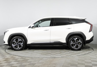 Подержанный автомобиль Geely Atlas 2023 года (8 фото)