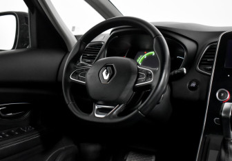 Подержанный автомобиль Renault Scenic 2017 года (16 фото)