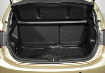 Подержанный автомобиль Kia Rio Hatchback 2015 года (19 фото)