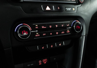 Подержанный автомобиль Kia Ceed Hatchback 2018 года (16 фото)