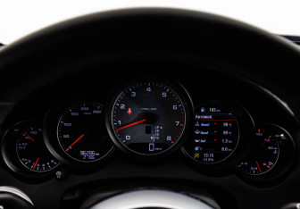 Подержанный автомобиль Porsche Cayenne 2014 года (40 фото)