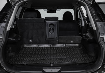 Подержанный автомобиль Nissan X-Trail 2017 года (28 фото)