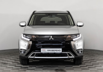 Подержанный автомобиль Mitsubishi Outlander 2021 года (2 фото)