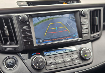 Подержанный автомобиль Toyota RAV4 2017 года (19 фото)