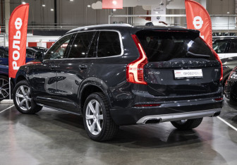 Подержанный автомобиль Volvo XC90 2021 года (10 фото)
