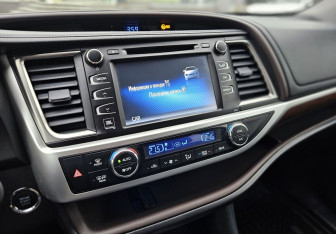 Подержанный автомобиль Toyota Highlander 2015 года (30 фото)