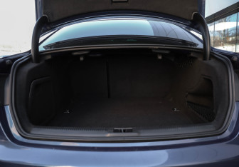 Подержанный автомобиль Audi A4 Sedan 2015 года (28 фото)