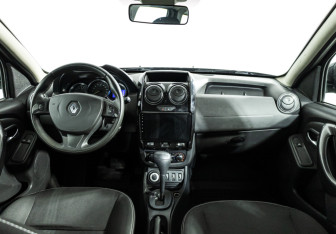 Подержанный автомобиль Renault Duster 2015 года (13 фото)