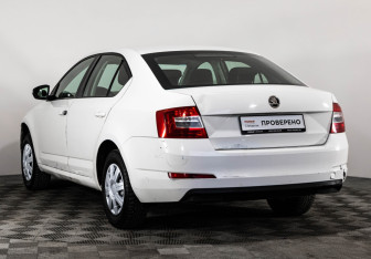 Подержанный автомобиль Skoda Octavia Liftback 2015 года (7 фото)