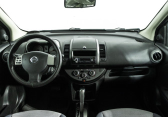 Подержанный автомобиль Nissan Note 2007 года (13 фото)