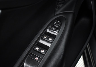 Подержанный автомобиль Citroen C4 Sedan 2013 года (10 фото)