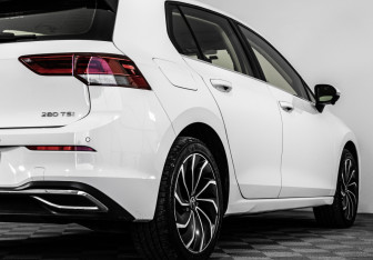 Подержанный автомобиль Volkswagen Golf Hatchback 2020 года (5 фото)