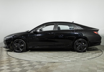 Подержанный автомобиль Hyundai Elantra Sedan 2021 года (8 фото)