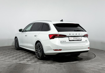 Подержанный автомобиль Skoda Octavia Wagon 2021 года (7 фото)
