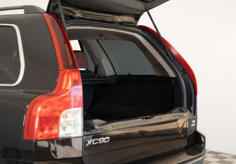 Подержанный автомобиль Volvo XC90 2008 года (19 фото)