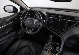 Подержанный автомобиль Toyota Camry Sedan 2019 года (8 фото)