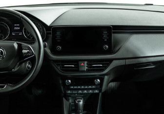 Подержанный автомобиль Skoda Rapid Liftback 2021 года (14 фото)