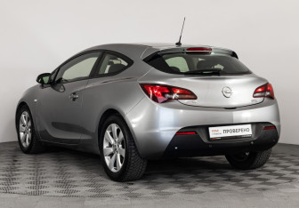 Подержанный автомобиль Opel Astra Hatchback 2012 года (7 фото)