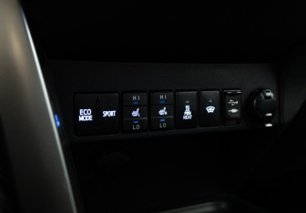 Подержанный автомобиль Toyota RAV4 2018 года (17 фото)