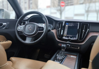 Подержанный автомобиль Volvo XC60 2020 года (24 фото)