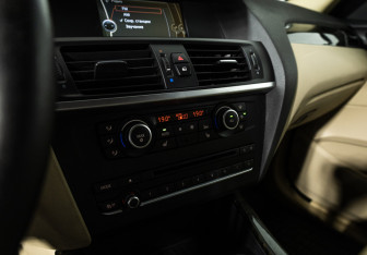 Подержанный автомобиль BMW X3 2012 года (15 фото)