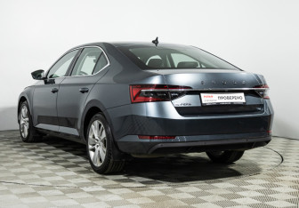 Подержанный автомобиль Skoda Superb Liftback 2020 года (7 фото)