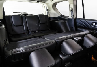 Подержанный автомобиль Infiniti QX80 2014 года (25 фото)