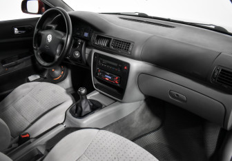 Подержанный автомобиль Volkswagen Passat Sedan 2000 года (12 фото)
