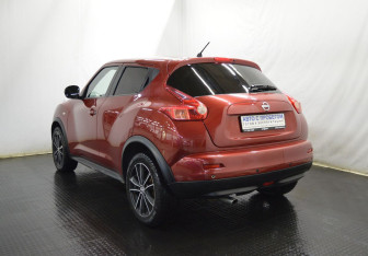 Подержанный автомобиль Nissan Juke 2013 года (7 фото)