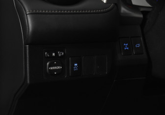 Подержанный автомобиль Toyota RAV4 2015 года (12 фото)