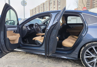 Подержанный автомобиль Volvo S90 2019 года (12 фото)