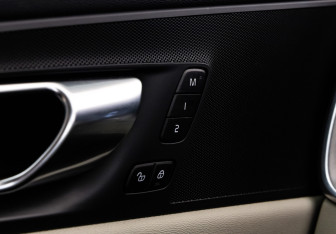 Подержанный автомобиль Volvo XC60 2021 года (16 фото)