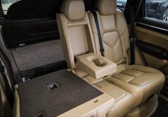 Подержанный автомобиль Porsche Cayenne 2017 года (35 фото)