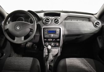 Подержанный автомобиль Renault Duster 2013 года (13 фото)