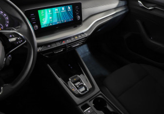 Подержанный автомобиль Skoda Octavia Liftback 2021 года (20 фото)