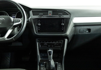 Подержанный автомобиль Volkswagen Tiguan 2022 года (14 фото)