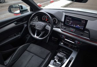 Подержанный автомобиль Audi Q5 2021 года (9 фото)