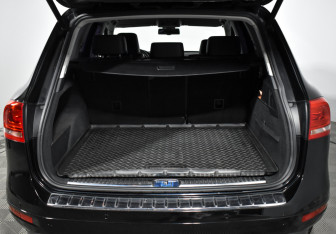 Подержанный автомобиль Volkswagen Touareg 2011 года (19 фото)