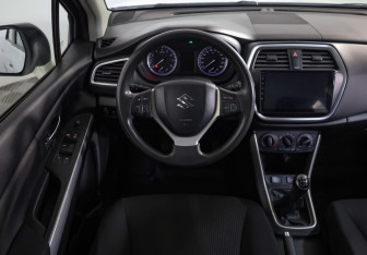 Подержанный автомобиль Suzuki SX4 Hatchback 2017 года (9 фото)