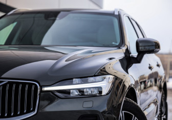 Подержанный автомобиль Volvo XC60 2021 года (2 фото)