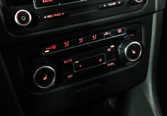 Подержанный автомобиль Volkswagen Golf Hatchback 2010 года (15 фото)