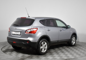 Подержанный автомобиль Nissan Qashqai 2012 года (5 фото)