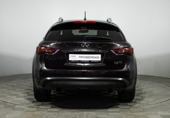 Подержанный автомобиль Infiniti QX70 2013 года (6 фото)